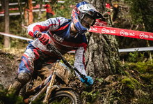 泥泞突袭：2015 UCI山地世锦赛速降训练日