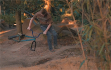 BMX训练神器：弹弓床
