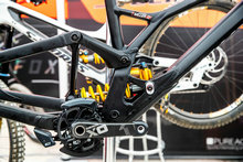 SPECIALIZED DEMO 29 速降车架现身威廉堡