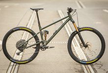 Brotlos Design mpEV01 受Kavenz启发的钢架山地车