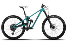 加拿大制造的山地车公园粉碎机Devinci Chainsaw