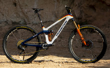 Transition Sentinel carbon V2 灵感源自旧款丰田 Heritage edition传承版涂装