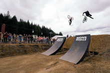 Crankworx自由式双人对抗赛：Martin Söderström登顶