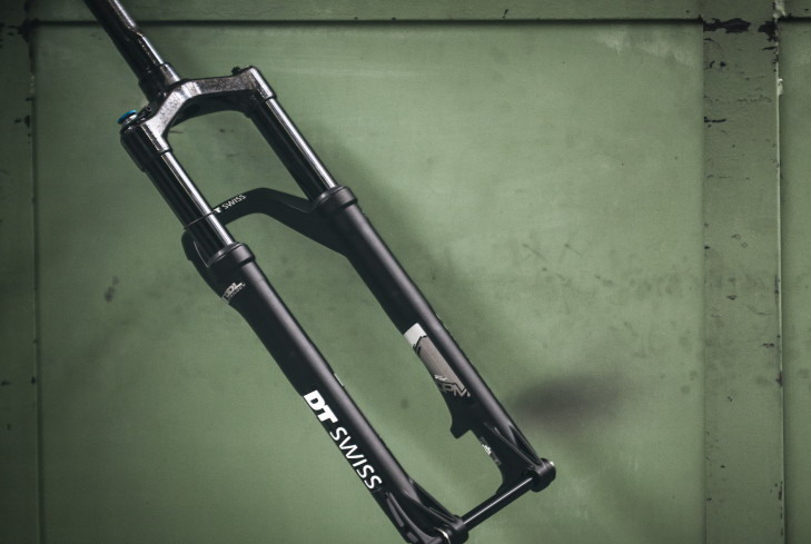 轻量新纪录：DT Swiss OPM 120 LTD Team Edition前叉测评