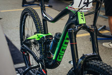 亚当·格雷格的EWS战车：2017 Giant Trance Advanced