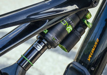 为闪电特制的DVO Topaz T3气压后避震器