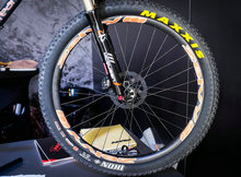 2016欧洲展：Zelvy碳纤刹车碟、Lezyne数字气泵、RST Rebel倒冲前叉