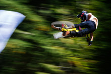 YT车手在Crankworx惠斯勒站的腾空时刻
