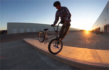 电动过山车一样的BMX