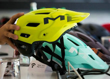 MET发布30周年版Roam enduro头盔