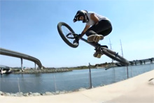 见过像尼基塔这样玩得溜的BMX女骑士吗？