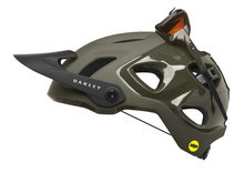 Oakley DRT5 MTB头盔 – 为放置眼镜划出“一亩地”