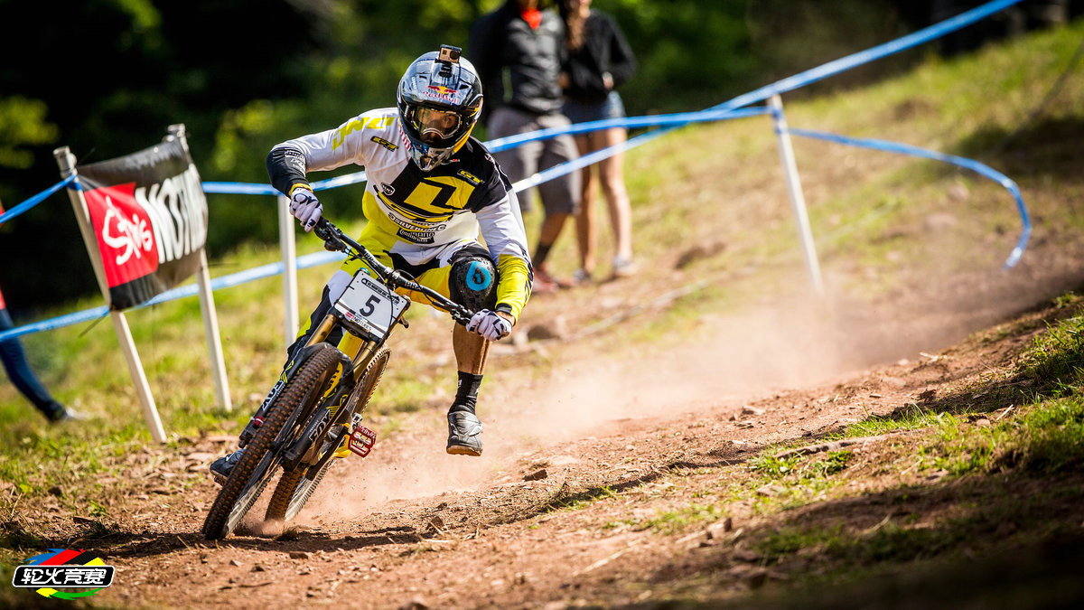 gee-atherton-letting-it-slide-at-windham