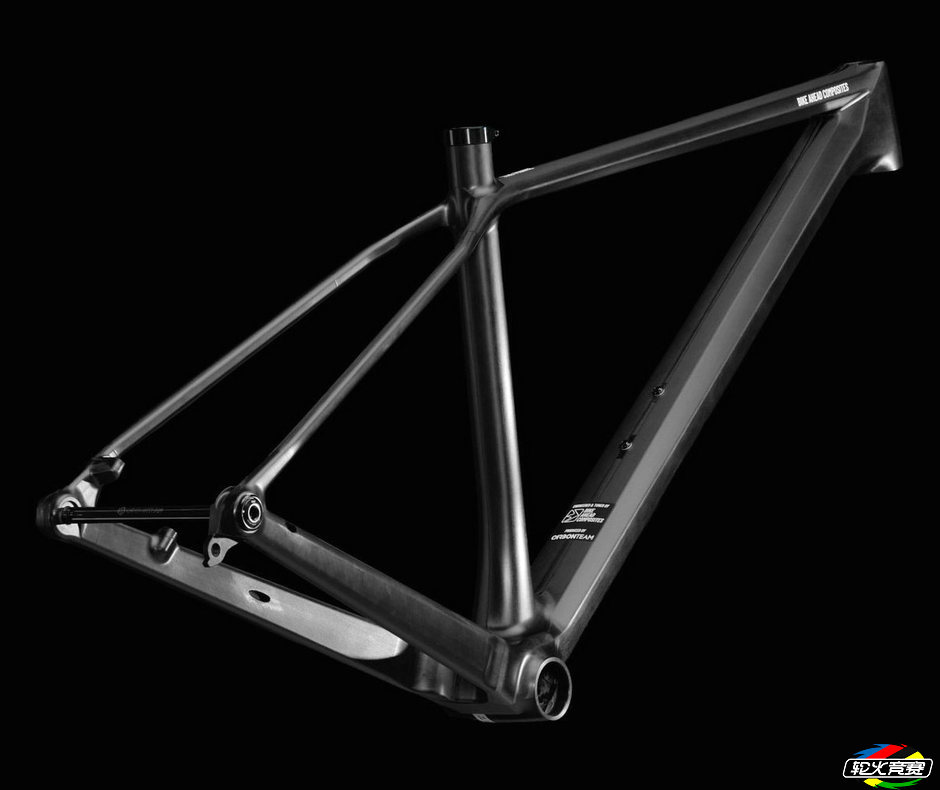 Bike-Ahead-The-Frame-lightweight-affordable-carbon-XC-hardtail-made-in-Portugal_angled-rear